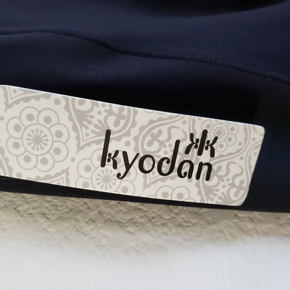 Kyodan leggings Size XS Black/Purple Reflective Strip Decorative Hem Pocket NWT - Picture 9 of 12